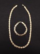 Gold-plated 
sterling silver 
necklace 50 cm. 
and bracelet 19 
cm. Nr. 444856
