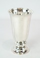 Vase of 
hallmarked 
silver.
20.5 x 11 cm.