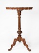 Lamp table in 
walnut, in 
great antique 
condition from 
the 1870s. 
H - 78 cm and 
Dia - 46.5 cm.