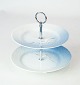 Two part cake 
centerpiece in 
seagull by Bing 
& Grøndahl.
H - 15.5 cm 
and Dia - 17 
cm.
