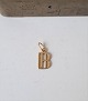 Pendant in 18 
kt gold in the 
shape of the 
letter B
Stamped: 750
Measure on the 
letter itself: 
...