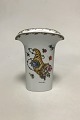 German 
Hutschenreuther 
Vase. 
Decoration by 
Ole Winther. 
Measures 24 cm 
/ 9 29/64 in.