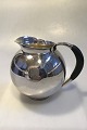Georg Jensen 
Sterling Silver 
Pitcher No 533A 
Measures H 15 
cm/5 29/32 in 
Weight 573.6 
gr/20.23 oz