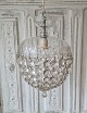 Beautiful 
sack-shaped 
crystal 
chandelier. 
Diameter 25 
cm. Height 37 
cm.