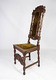 Antik stol af eg med udskæringer i renæssance stil, i flot stand fra 1880erne.  
5000m2 udstilling.