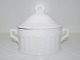 Royal 
Copenhagen 
White Fan, 
small sugar 
bowl.
Designed by 
Arnold Krog in 
1909.
Decoration ...
