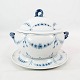 Soup tureen 
with saucer in 
Empire by Bing 
and Grøndahl.
23 x 24 and 31 
cm.