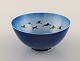 Sven Wejsfelt (1930-2009), Gustavsberg Studiohand. Unika skål i glaseret keramik 
med håndmalede fugle. Smuk glasur i blå nuancer. Dateret 1991. 
