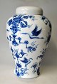 Large blue / 
white lid vase 
in porcelain, 
Heinrich & Co, 
Selb Bayern, 
Between 1950 - 
1970. ...