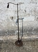 Floor lamp in patinated brass and wood. 110 to 160 cm high.