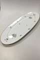 Royal 
Copenhagen 
Daisy and 
Coltsfoot Fish 
Serving Tray No 
9011. Measures  
60,5 cm x 24,5 
cm(23 ...