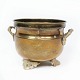 Brass bucket in 
great antique 
condition from 
the 1930s. 
11 x 13 cm.