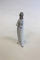 Dao/Lladro 
Porcelain 
figurine of 
woman. Measures 
22 cm / 8 21/32 
in.