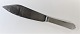 Georg Jensen. 
Pyramid 
cutlery. 
Sterling (925). 
Cake knife. 
Length 25 cm.