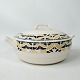 Tureen 
decorated with 
yellow and blue 
colours from 
the 1960s. 
12 x 22 cm.