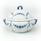 Tureen in 
Empire by Bing 
and Grøndahl. 
We have two in 
stock. 
17 x 20 cm.
