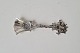 Silver spade in 
silver 
decorated with 
ship
Stamped 830s
Length 10.5 
cm.