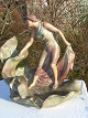 Terracotta. 
Jugend 
figurine.Woman 
with her three 
children .   
Height 43 cm. 
Fine condition.