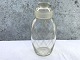 Glass shaker with ground diamond pattern, 21cm high, 11cm wide *Perfect condition*
