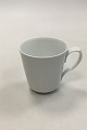 Royal 
Copenhagen 
White Plain Mug 
No 103. 
Measures 10 cm 
/ 3 15/16 in.
