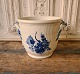 Royal 
Copenhagen Blue 
Flower wine 
cooler 
No. 689, 
Factory third
Height 17 cm. 
Diameter 18.5 
cm.