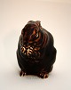 Royal 
Copenhagen, 
stoneware i 
brun glasur. 
Kanin siddende 
stor formgivet 
af Jeanne Grut. 
Nr. ...