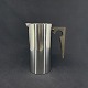 Height 17 cm.Arne Jacobsen designet the Cylinda-Line for Stelton in 1967. At first it had 18 ...