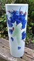 Large cylinder 
Chinese floor 
vase, 20th 
century. With 
hand-painted 
decoration and 
text. Glazes 
...