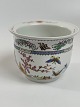 Chinese 
flowerpot / 
cache pot with 
motifs of 
butterflies and 
cherries. 20th 
Century.
height ...