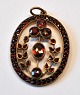 Garnet pendant, 19th century. Gold-plated silver. Unstamped. H .: 3.5 cm.
