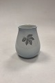Bing and 
Grøndahl 
Falling Leaves 
Vase No. 202
Measures 12.5 
cm / 4.92 in.