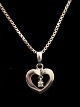 14 carat white 
gold necklace 
38.5 cm. with 
diamond in a 
heart 1.2 x 1.3 
cm. item no. 
481920
