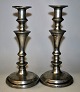 Pair of pewter candlesticks, 19th century. Round foot and profiled trunk. Height .: 26 cm.NB: ...