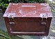 WW2, American ammunition box in painted metal with handle, 1944. H: 26.5 cm. L .: 45 cm. W .: ...