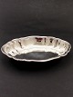 Silver serving 
dish 25 x 17.5 
cm. weight 
337gr. item no. 
482769