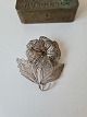 Large silver 
filigree brooch 
in the shape of 
a flower 
Measures 5.5 x 
6 cm.