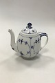 Royal 
Copenhagen Rare 
Blue Fluted 
Small Tea Pot 
No 374. 
Measures 17 cm 
/ 6.70 in. With 
crack on ...