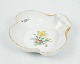 B&G mussel bowl 
in the pattern 
Saxon bowl 
stands with an 
intact gold 
edge.
Dimensions in 
cm: H: ...
