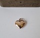 Heart pendant 
in 8 kt gold 
Stamped: GIFA 
- GIFA 
Dimensions: 15 
x 17 mm.