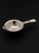 The strainer 
with holder  
silver L. 14.5 
cm. item no. 
488407
Stock:1