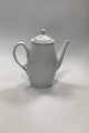 Bing and 
Grøndahl Large 
White Coffee 
Pot
Measures 25cm 
/ 9.84 inch