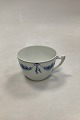 Bing and 
Grondahl Empire 
Coffee Cup No 
103. Measures  
6 cm x 9 cm (2 
23/64" x 3 
35/64"). 
