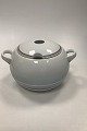 Bing and 
Grondahl Sahara 
Soup Tureen No 
665. Measures 
27 cm / 10 5/8 
in. x 16 cm / 6 
19/64 in.