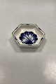 Aluminia 
6-sided dish 
with flower 
decoration No. 
732/317
Measures 
15,5cm / 6.22 
inch
Tiny ...
