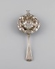 European 
silversmith. 
Antique silver 
tea strainer. 
Dated 1855
Length: 18 cm.
In excellent 
...