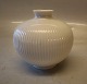 1 pcs with 
small cut down 
chip on the 
side
4343 RC White 
Ribbed Vase 11 
x 11 cm Hans 
Henrik ...