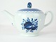 Teapot in the 
Tranquebar 
pattern from 
the royal 
family. 
porcelain 
factory.
Dimensions in 
cm: ...