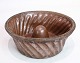 Earthenware 
pudding molds 
in brownish 
colors from 
around the 
1930s.
Dimensions in 
cm: H:10 Dia:25
