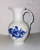 Royal 
Copenhagen 
chocolate jug 
in porcelain 
with Blue 
Flower 
decoration. 
Appears in good 
...
