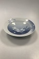 Bing and 
Grondahl 
Christmas Rose 
Cake dish on 
foot No 206
Measures 24cm 
/ 9.45 inch